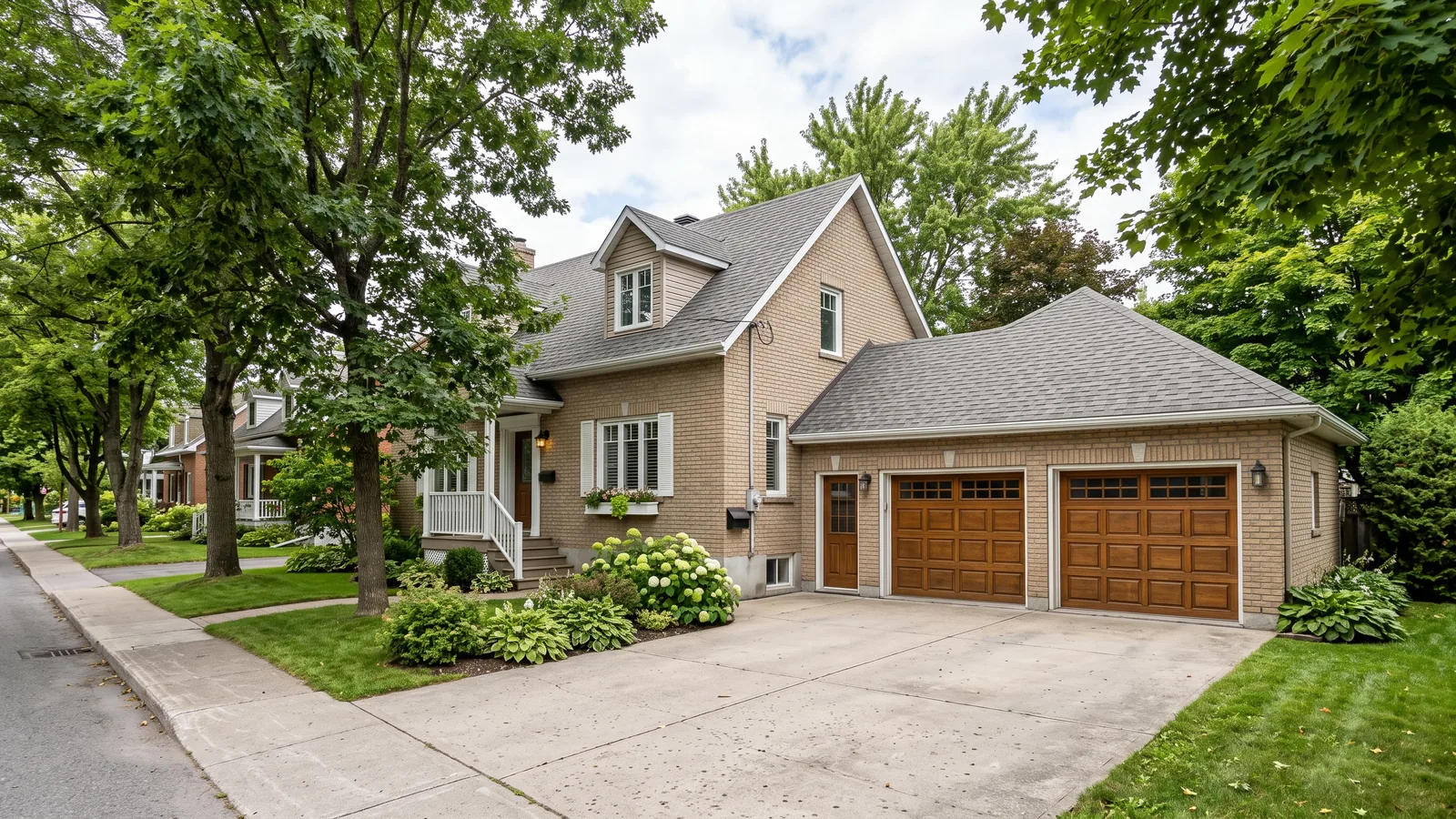 Garage résidentiel et maison à Trois-Rivières