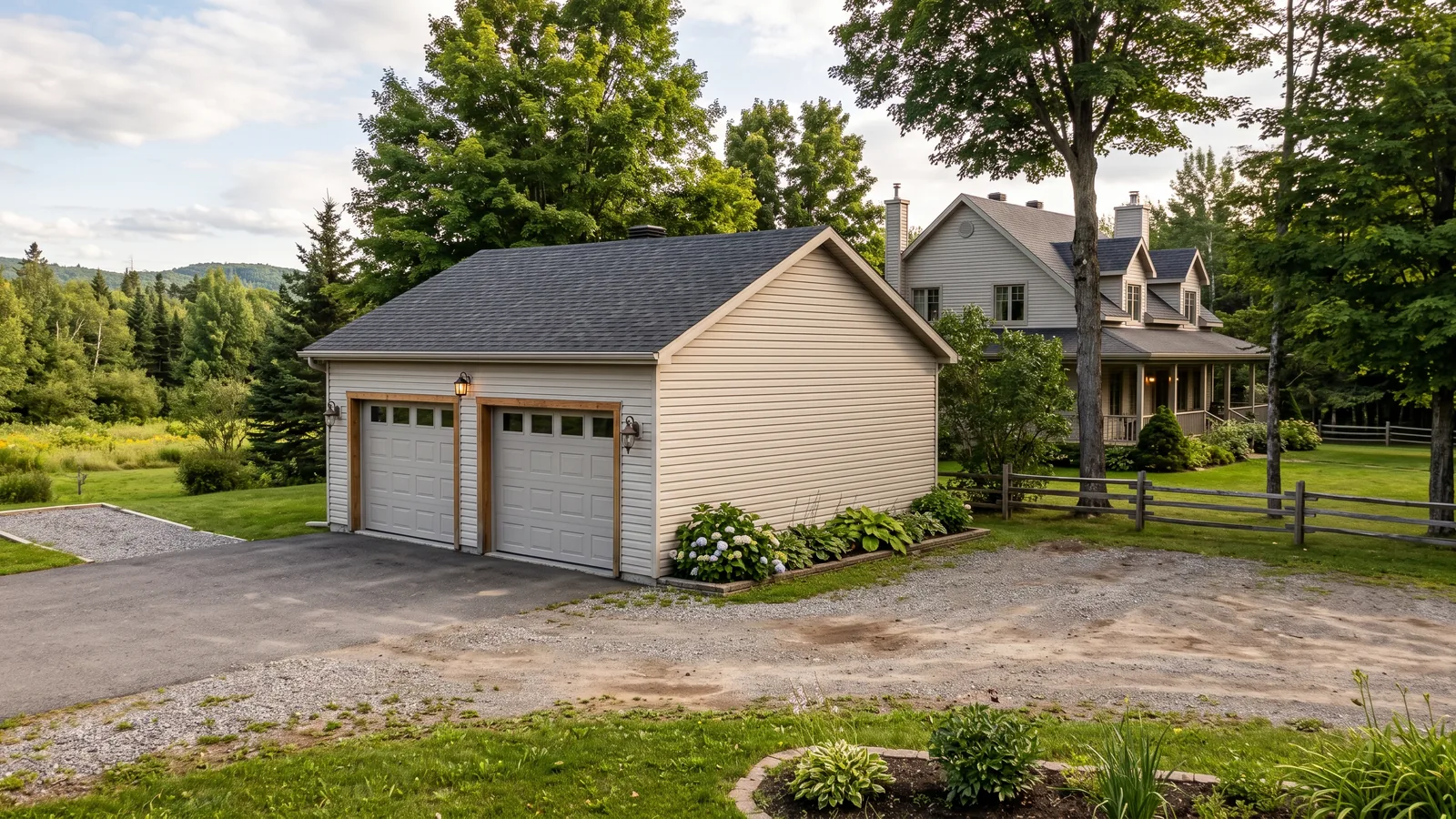 Garage résidentiel et maison à Rosemère